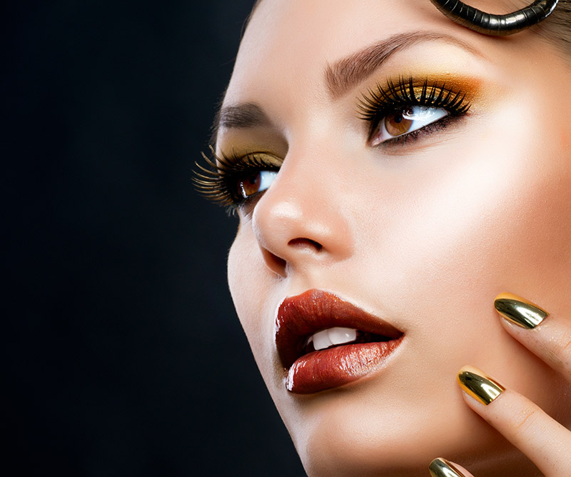 Les produits de maquillage indispensables à mettre dans une petite trousse selon les professionnelles au Mans